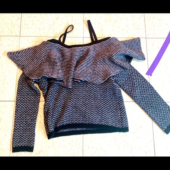 BB Dakota off the shoulder sweater size s - Picture 3 of 8
